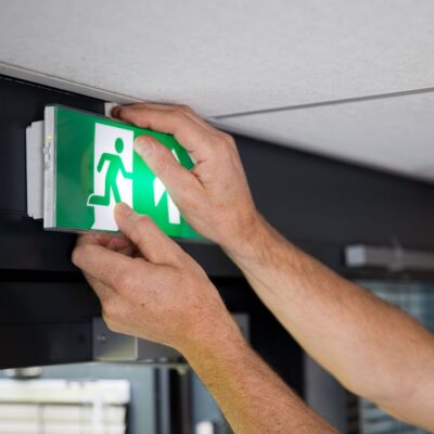 Noodverlichting installeren